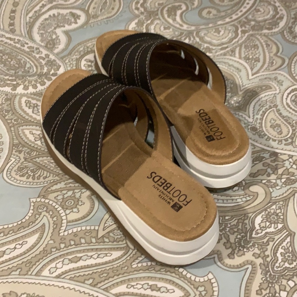 🎉NWOT White Mountain Footbeds Sandals🎉